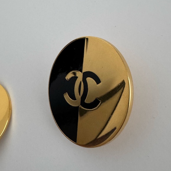 Chanel *RARE* Bi-Color Clip-On Earrings - Picture 3 of 11